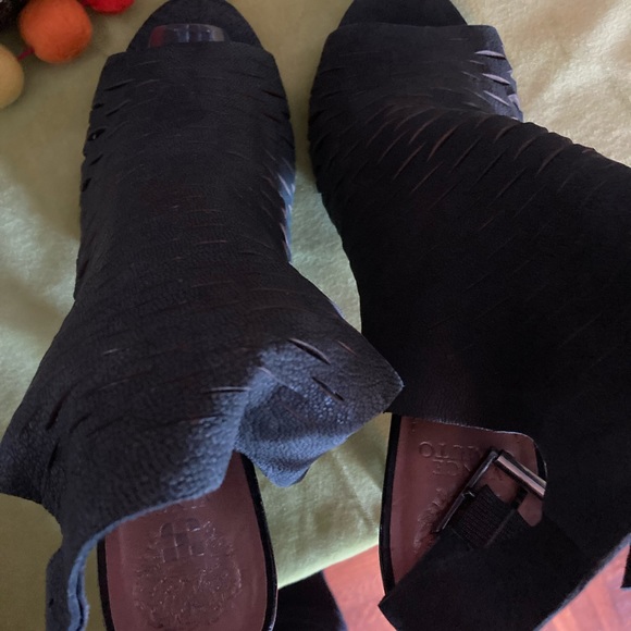 FABULOUSLY CUTE SANDALS!!!! - Picture 3 of 5